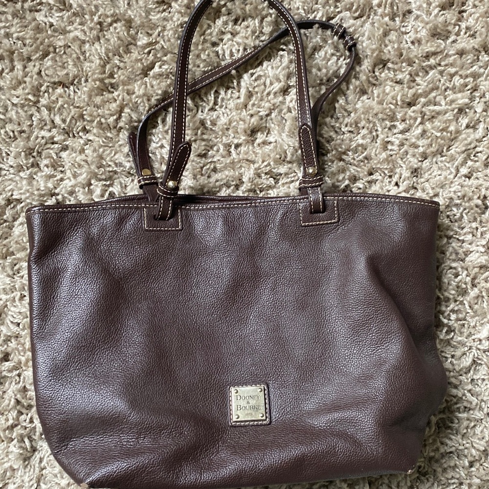 Trendy Dooney & Burke Purse 👜